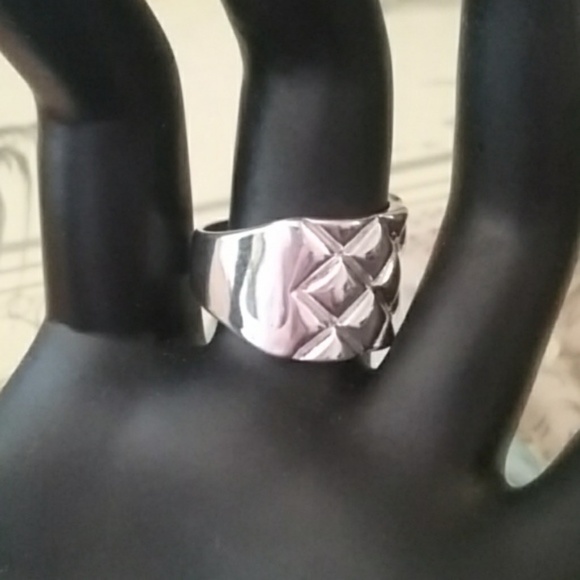 Solid sterling silver .925 ring size 8 - Picture 2 of 6